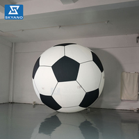 Modèle de football gonflable géant personnalisé pour la promotion d'événements sportifs en plein air, la publicité et la décoration