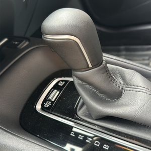 FCGSK kenop tuas gir mobil, Aksesori Interior mobil kulit otomatis untuk Toyota <span class=keywords><strong>Camry</strong></span> XV70 V70 Avalon Corolla Levin Yaris - Product Image 3