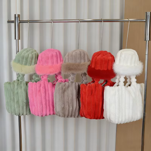 Borsa Invernale in Peluche da Donna, Grande Capacità, Morbida, con Cappello Caldo, Borsa a Spalla Casual - Product Image 6