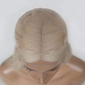 Perruque médicale pour patients souffrant d'<span class=keywords><strong>alopécie</strong></span>, 100% cheveux humains, nouée à la main, sans colle, base en silicone, bonnet Full HD, cheveux vierges européens bruts blonds, densité 150% - Product Image 4