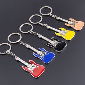 Venta al por mayor Barra de música creativa, tienda práctica regalo colgante Metal Vintage guitarra abrebotellas llavero/ - Product Image 6