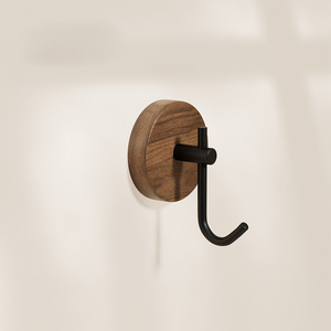 Ganci <span class=keywords><strong>Adesivi</strong></span> da Parete in Legno Massello di Noce, <span class=keywords><strong>Appendiabiti</strong></span> Senza Foratura, Gancio Decorativo Nordico in Metallo a J per Bagno e Ingresso - Product Image 4