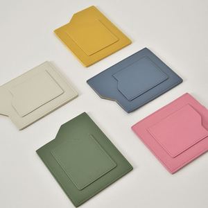 กระเป๋าใส่พาสปอร์ตแบบหนัง PU สั่งทำโลโก้ได้ พร้อมช่องใส่แบตสำรองและที่เก็บตั๋วเดินทาง ดีไซน์สร้างสรรค์ สำหรับครอบครัว - Product Image 4