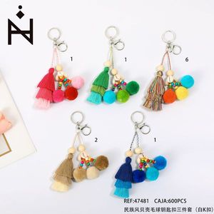 Set di Tre Portachiavi in Stile Etnico con Conchiglie e Pompon, Fibbia K Bianca, Llavero - Product Image 2