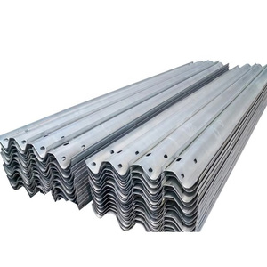 Barrière de sécurité routière anti-collision EN1317 en acier galvanisé à chaud de type W pour la construction de routes aux Émirats arabes unis - Product Image 1