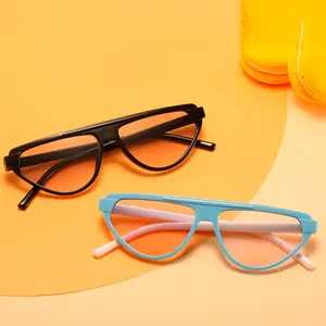 نظارات شمسية صغيرة مثلثة للأطفال للفتيان والفتيات نظارات شمسية بطبقة مضادة للألوان فوق البنفسجية