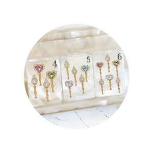 Joli ensemble de mahjong moderne de luxe en mélamine incrusté d'améthyste et de nacre pour quatre joueurs, idéal pour le casino, le <span class=keywords><strong>poker</strong></span> et les jeux de hasard. - Product Image 4