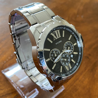Stopwatch Multifungsi Pria dari Baja Tahan Karat dengan Tali Baja Tahan Karat dan Layar Analog