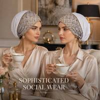Turban de luxe pour fête à Dubaï, en tissu plissé double couche avec broderie florale dorée et perles en strass