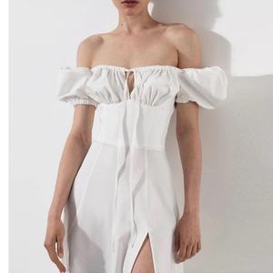 Vestido largo de verano/otoño de alta calidad OEM personalizado al por mayor, con cuello de una línea, ajuste ceñido, manga burbuja, con cordones y abertura, ideal para el día a día. - Product Image 1