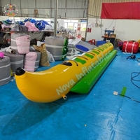 Bouée gonflable de type banane NOVA 0,9 mm en PVC robuste pour 5 à 10 passagers, idéale pour les sports nautiques et le ski nautique.