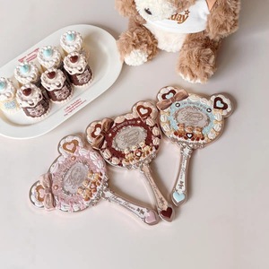 Miroir de maquillage portable en forme d'ours mignon Flower Knows avec poignée, idéal comme cadeau pour fille - Product Image 4