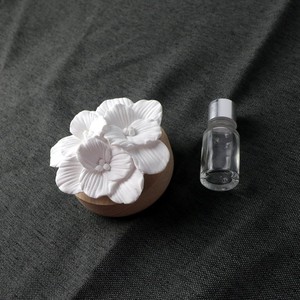 Ambientador de aire de yeso aromático de cerámica perfumado a base de madera al por mayor difusor de aceite esencial de fragancia de flor de porcelana para el hogar - Product Image 1