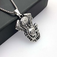 Collier avec pendentif pour moteur de moto en acier inoxydable pour hommes, bijou vintage gothique de style motard pour les fêtes à bascule punk