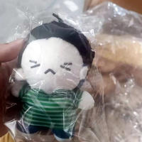 Poupée en peluche KPOP SUGA de 10 cm, figurine en peluche, chemise rayée verte, pantalon en jean, poupée en coton doux, cadeau quotidien pour garçons et filles, pendentif