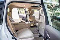 Usine personnalisée Auto SUV VIP Kit de sièges auto Toyota LC300 200 LX570 Sièges arrière de luxe Console centrale Accoudoir de siège arrière Modèle Vito