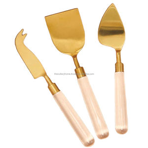 Juego de Herramientas decorativas para queso, mango de resina transparente hecha a mano, acabado en oro y acero inoxidable - Product Image 1