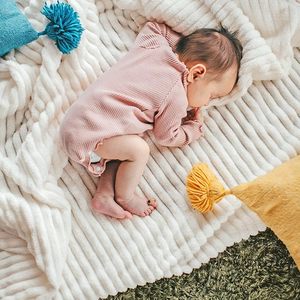 Tiro de franela Beige, suave y esponjoso, peludo, cálido, cómodo con bordes de Pompón, estampado ecológico para sofás, camas, sofás - Product Image 5