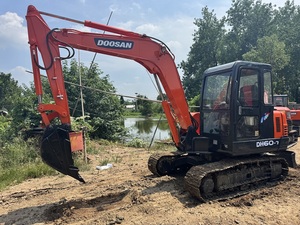 Excavatrice mini Doosan DH60 de 6 tonnes, 99 % neuve, d'occasion, japonaise, avec certification EPA, en stock, livraison rapide. - Product Image 4