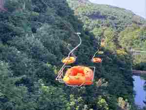 Système de téléphérique de remorquage à prise fixe en gros Système de téléphérique fiable pour les parcs d'attractions et les stations de ski - Product Image 5