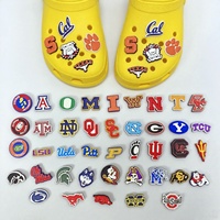 Décorations de chaussures sabot classiques les plus vendues avec logo d'équipe NCAA et boucles de chaussures populaires avec badge universitaire pour les passionnés de l'NCAA, épingles à chaussures