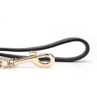 Laisse pour chien Hanyang OEM personnalisée, tendance, robuste, fine, en métal, type chaîne cubaine, avec mousqueton pivotant en métal / anneau de traction en cuir
