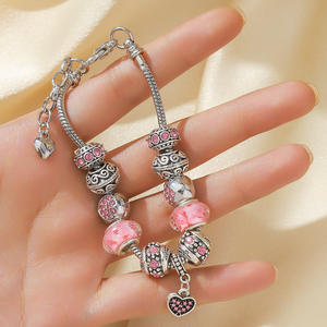 Gelang Manik-Manik Gaya Dreamcatcher Warna Merah Muda dengan Lubang Besar dan Aksen Berlian Gelang Logam Bergaya - Product Image 3