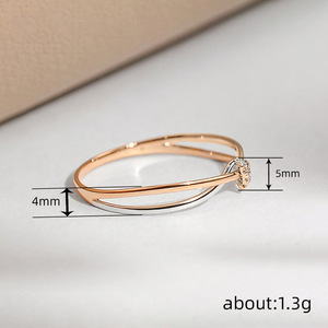 Anello a Fascia Semplice Bicolore dal Design Minimalista per Donne - Product Image 5