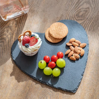 Vente en gros d'usine Vaisselle de cuisine moderne Assiettes en forme de cœur noires naturelles Planche en ardoise écologique Plateaux de service alimentaire