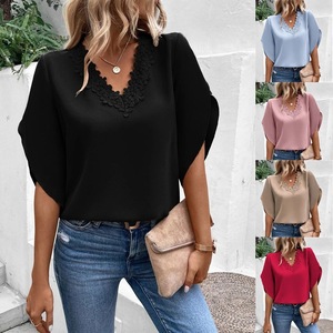Damen Sommer-Oberteile Blusen Neues Einfarbiges T-Shirt mit Spitze V-Ausschnitt Trompetenärmel Lässiges Lockeres Hemd - Product Image 2