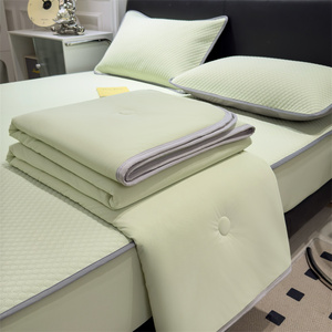 Vente en gros <span class=keywords><strong>de</strong></span> <span class=keywords><strong>housse</strong></span> <span class=keywords><strong>de</strong></span> <span class=keywords><strong>couette</strong></span> ultra douce en soie, ensemble <span class=keywords><strong>de</strong></span> draps <span class=keywords><strong>de</strong></span> luxe - Product Image 1