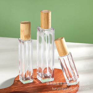 Botellas de perfume cuadradas de vidrio de 18 mm hechas a medida con tapas de rosca, pulverizadores, atomizadores de botón y detalles de bambú/madera. - Product Image 1