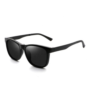 <span class=keywords><strong>Occhiali</strong></span> Set <span class=keywords><strong>Con</strong></span> La <span class=keywords><strong>clip</strong></span> Magnetica Su <span class=keywords><strong>Occhiali</strong></span> Da Sole Polarizzati Anti Bicchieri di Luce Blu Uv400 Per Le Donne Degli Uomini - Product Image 1