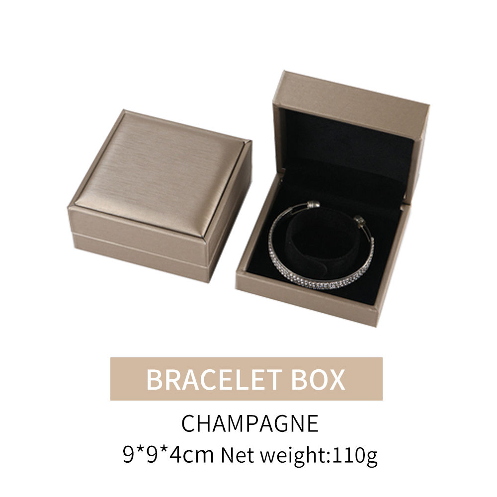กล่องใส่สร้อยข้อมือ สีแชมเปญ