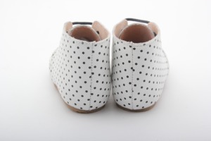 Zapatos <span class=keywords><strong>de</strong></span> Bebé para Niña y Niño al por Mayor, Suela Blanda <span class=keywords><strong>de</strong></span> Cuero con Estampado <span class=keywords><strong>de</strong></span> Puntos, Botines para Bebés que Empiezan a Caminar, Diseño con Cordones, Zapatos Cómodos para Cuna - Product Image 2