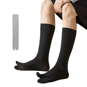 Calcetines deportivos de algodón de alta calidad para adultos Color rojo Ropa para correr Ropa de invierno Calcetines deportivos al aire libre para hombres - Product Image 1