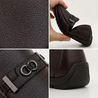 Mocassins pour hommes en cuir grainé à semelle en mousse ultra-légère, avec détails métalliques, chaussures de conduite urbaines de luxe personnalisables RADOLFA