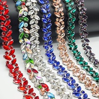Nouvelles chaînes de cristaux colorées en forme de navette, appliques florales adhésives en strass, garniture de strass thermocollants pour vêtements DIY