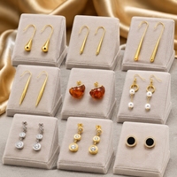 18K Vergoldete Edelstahl-Ohrstecker Römische Ziffern Perlen-Stil Minimalistischer Bernstein-Schmuck Damen Ton Vergoldet 18K