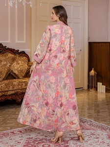 Abaya pour femmes musulmanes en polyester, style nouveau, imprimé de paillettes élégantes, en stock directement de l'usine, pour la vente en gros de vêtements du Moyen-Orient - Product Image 3
