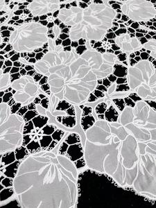 Tessuto in Pizzo Floreale Vintage 100% Poliestere Idrosolubile, Pizzo Traforato Ricamato a Motivi Floreali - Product Image 4
