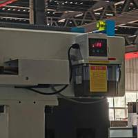 Routeur CNC 4 axes robuste 1325 pour la découpe du bois avec changeur d'outils automatique et table à vide, machine de découpe plasma