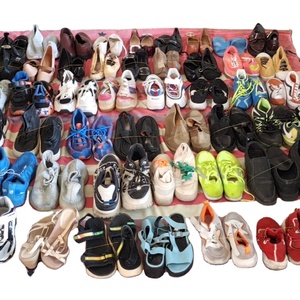 Zapatos de segunda mano a granel para niños y mujeres, calzado usado de grado variado <span class=keywords><strong>por</strong></span> kilos, venta al <span class=keywords><strong>por</strong></span> mayor - Product Image 1