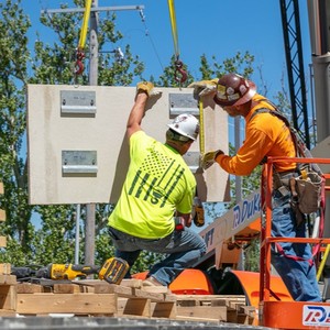 2025 besteht das Projekt aus 174 Arcis-Panels, die rund <span class=keywords><strong>4</strong></span>.800 m² umfassen. Ft. Arbeiten Sie am Track-System zur Unterstützung der Panels - Product Image 2