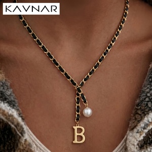Collana Trendy KAVNAR Placcata Oro con Catena Intrecciata in Pelle, Ciondolo con Lettera B e Accento di Perla per Uso Quotidiano Femminile - Product Image 1