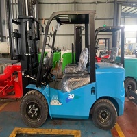 Chariot élévateur diesel 4x4 de marque chinoise UCM 5 tonnes avec déplaceur latéral hydraulique, mât à trois étages, moteur Cummins et commande assise