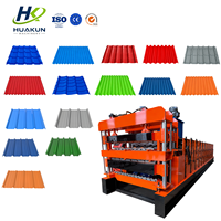 Machine de formage automatique de panneaux de toiture en acier coloré à trois couches avec moteur de pompe à engrenages PLC