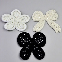Vente en gros d'appliques florales 3D au crochet faites à la main, multicolores, en coton perlé, pour accessoires de couture DIY pour cheveux et pulls