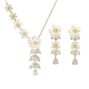 Pendientes Colgantes de Concha y Flor con Circonitas, Chapados en Oro, Joyería Floral para Regalo de Boda o Fiesta, ¡EL MEJOR! - Product Image 1