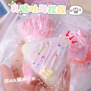 ของเล่นบีบซิลิโคนรูปขนมหวาน ของเล่นเสริมพัฒนาการ บรรเทาความเครียด ยืดหยุ่นได้ ทำจากวัสดุ TPR น่ารักและนุ่มนวลสำหรับเด็ก - Product Image 4